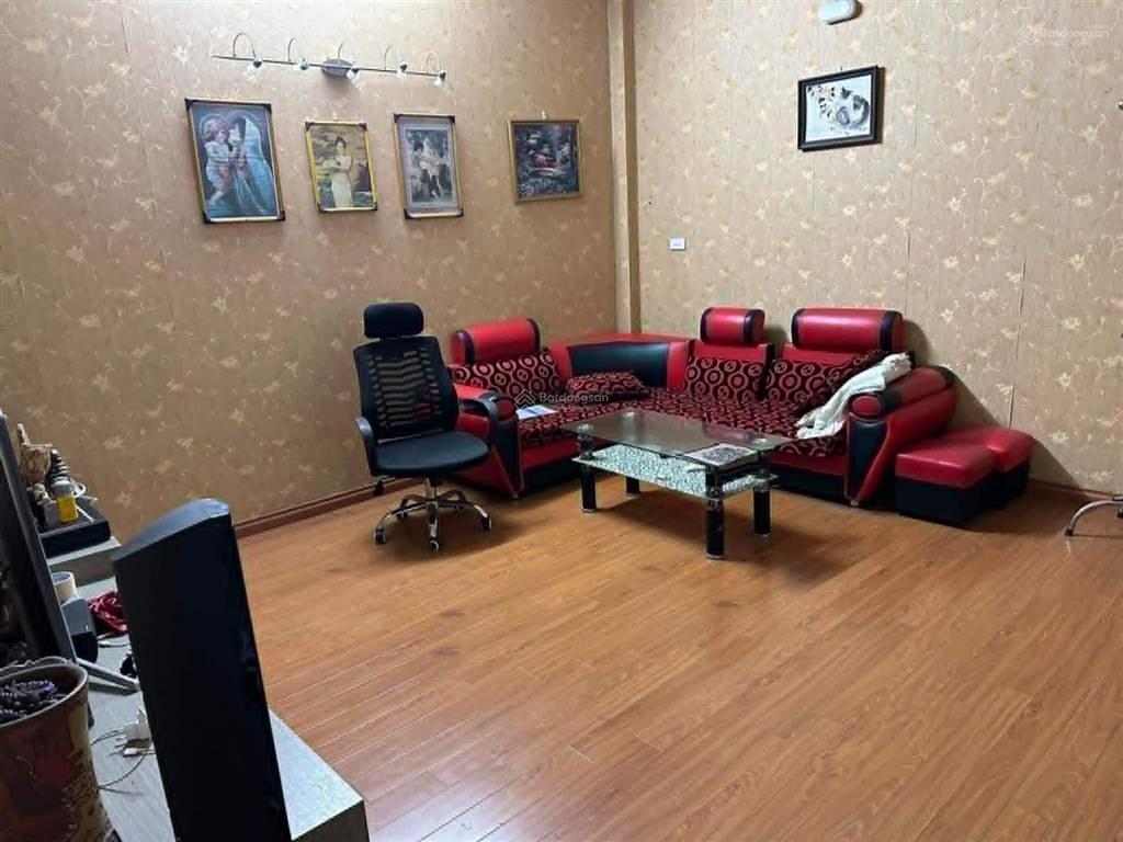 Cho thuê nhà đội cấn 5 tầng 3 pn 28m² full đồ giá 12 triệu