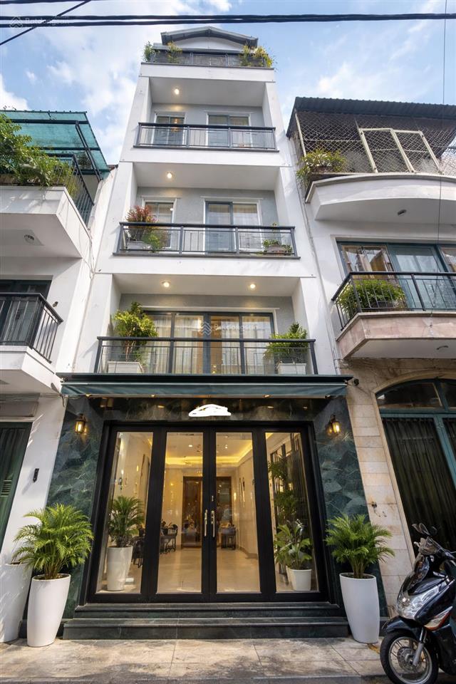 Hxh 3 tháng 2 q10 , 5 tầng btct  30m ra mặt tiền  giảm 1,5 tỷ còn nhỉnh 8 tỷ