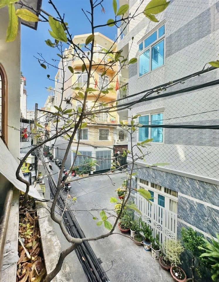 Hxh 3 tháng 2 q10 , 5 tầng btct  30m ra mặt tiền  giảm 1,5 tỷ còn nhỉnh 8 tỷ