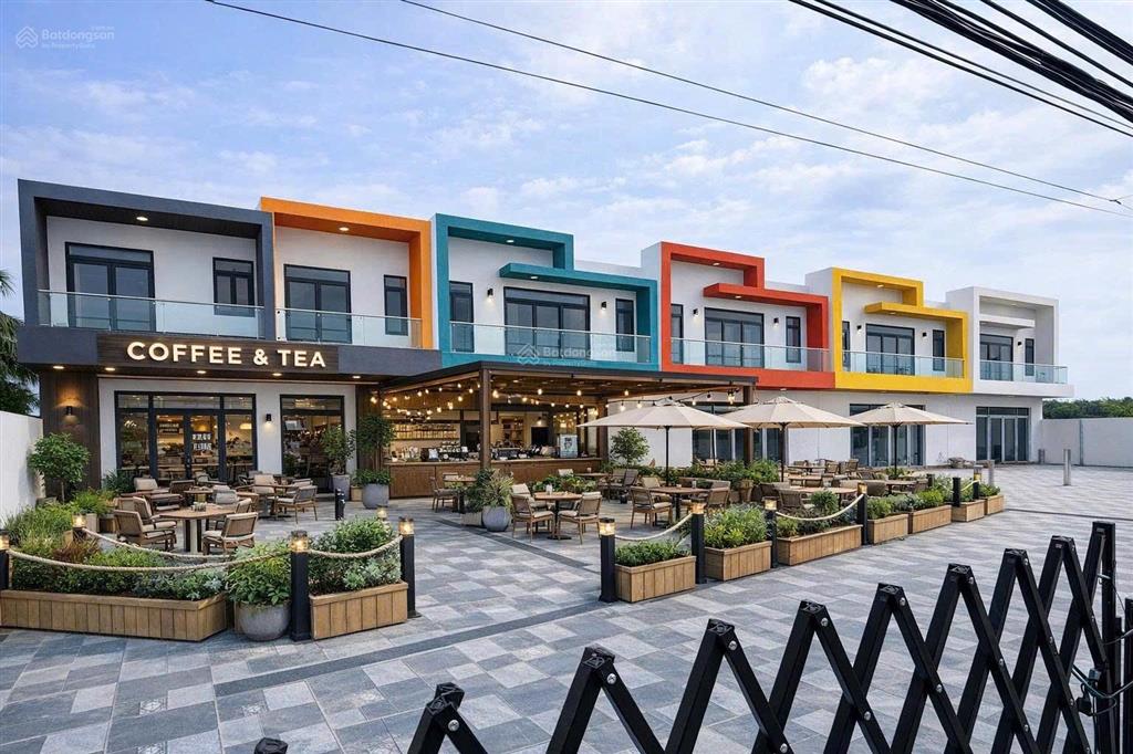 Nhà đẹp 1 trệt 1 lầu ngang 5m dài 20,3m ngay chợ bình chánh giá 2 tỷ 98