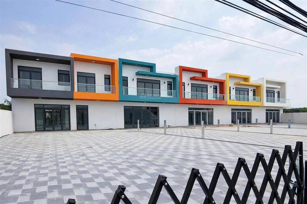 Nhà gần chợ bình chánh tặng full nội thất chỉ cần xách vali vào ở