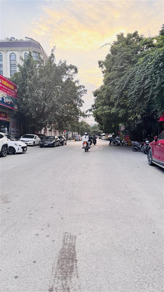 Tôi chính chủ cần bán gấp lô góc vạn phúc 3 thoáng, kinh đa ngành. dt 55m2, mặt 14m, đường rộng 24m