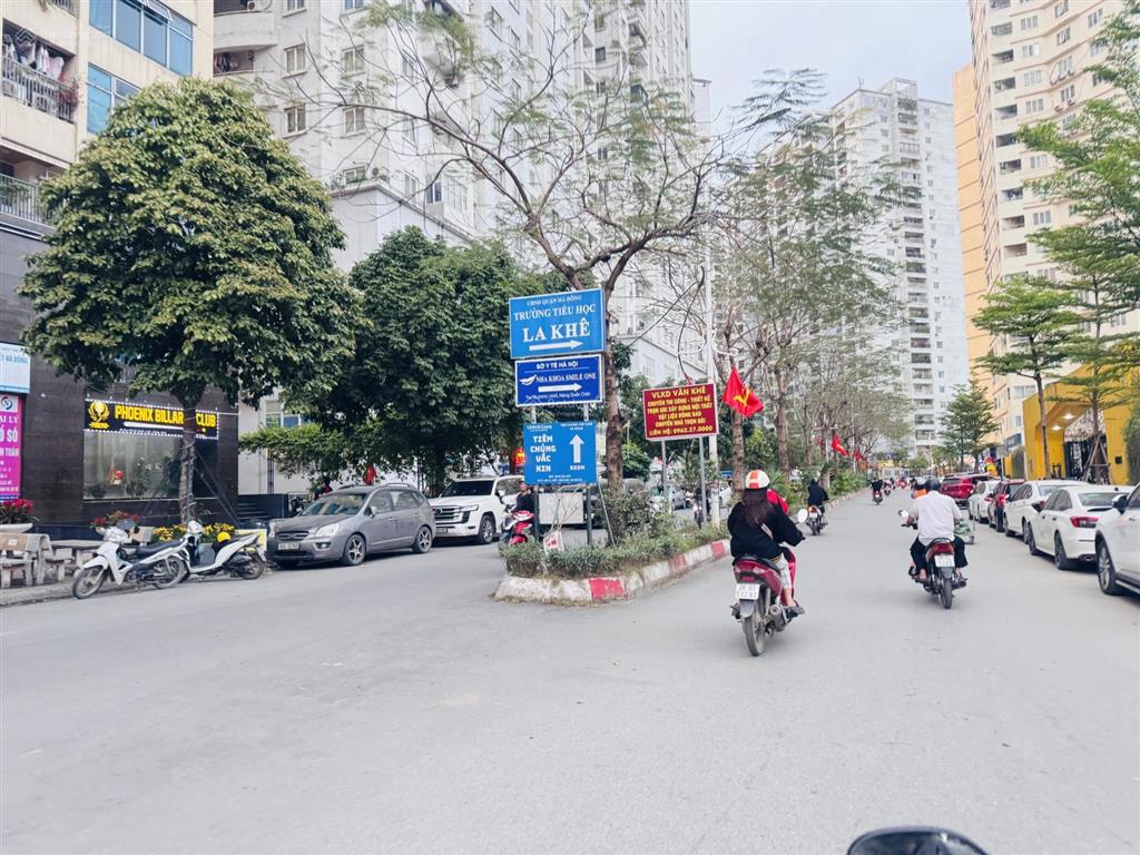 Kđtvăn khê, phân lô vỉa hè  kinh doanh 48m, 5 tầng , mt 4 m giảm 1ty . sát đường đôi văn khê