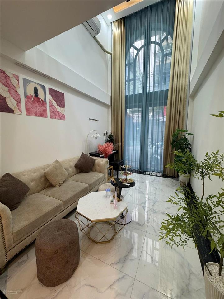 Bán nhà mặt tiền phú nhuận giáp q1, ô tô quay đầu, full nội thất, giá 9.x tỷ tl