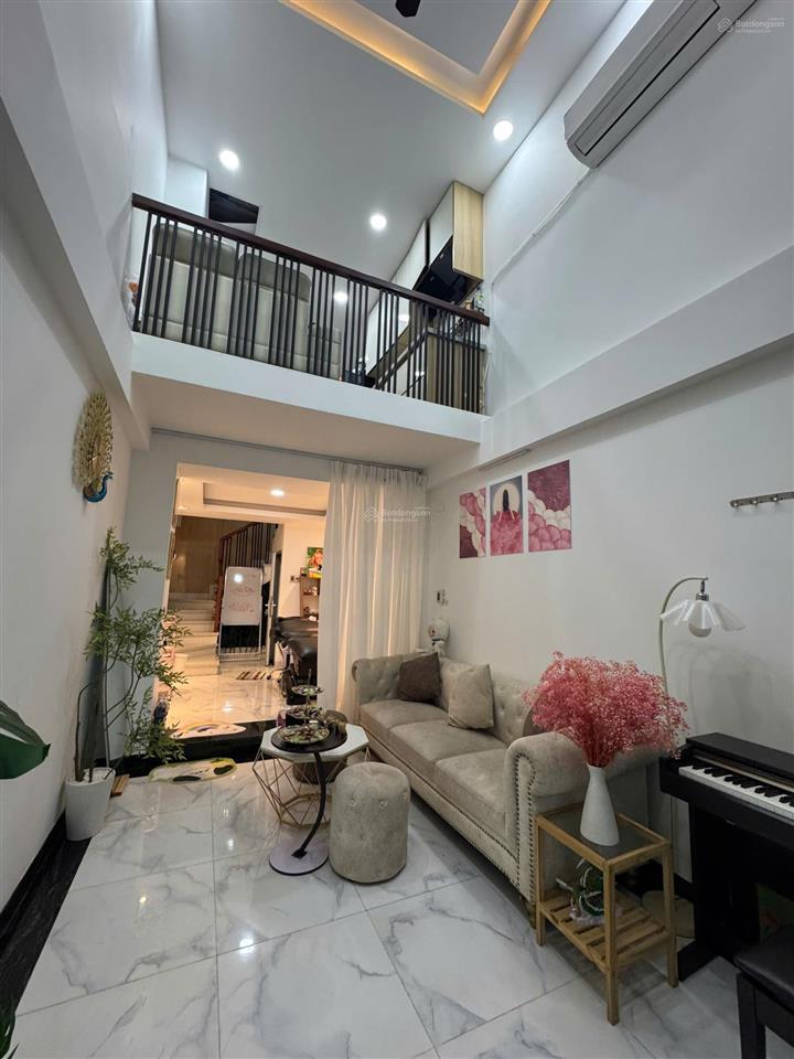 Bán nhà mặt tiền phú nhuận giáp q1, ô tô quay đầu, full nội thất, giá 9.x tỷ tl