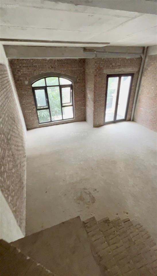 Biệt thự san hô 144m²  5 tầng  gần hồ hướng  đông nam  ở rất sướng  giá 18 tỷ