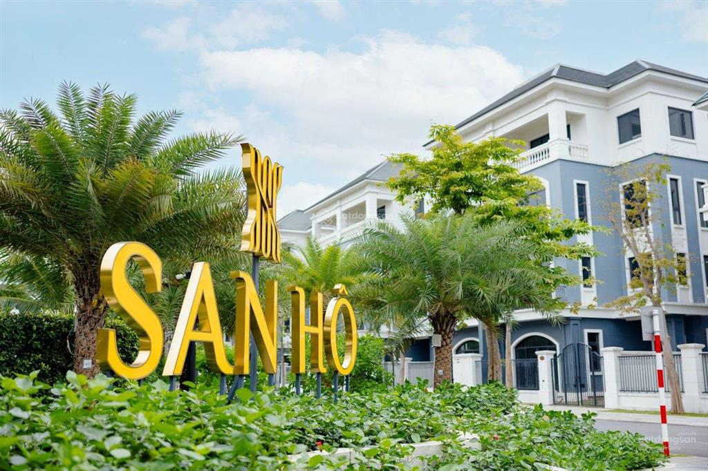 Biệt thự san hô 144m²  5 tầng  gần hồ hướng  đông nam  ở rất sướng  giá 18 tỷ