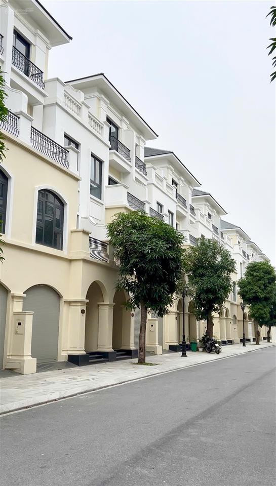 Biệt thự san hô 144m²  5 tầng  gần hồ hướng  đông nam  ở rất sướng  giá 18 tỷ