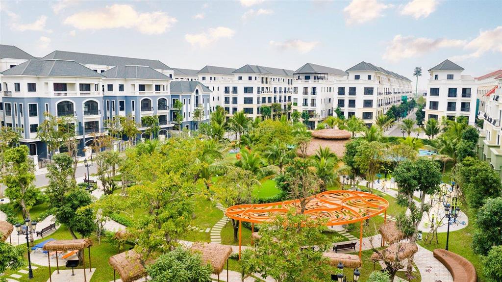 Biệt thự san hô 144m²  5 tầng  gần hồ hướng  đông nam  ở rất sướng  giá 18 tỷ