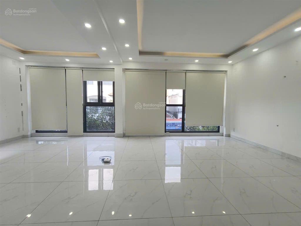Biệt thự 6pn  cạnh metro phước long a, phòng rộng 40m  xe tải đậu thoải mái
