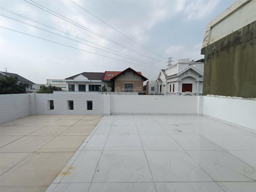 Biệt thự 6pn  cạnh metro phước long a, phòng rộng 40m  xe tải đậu thoải mái