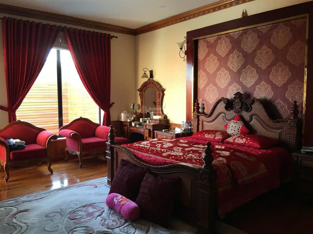 Bán biệt thự siêu đẹp đường quốc hương, thảo điền, q2  dt 7 x 20  kc 3 tầng  giá 40 tỷ.