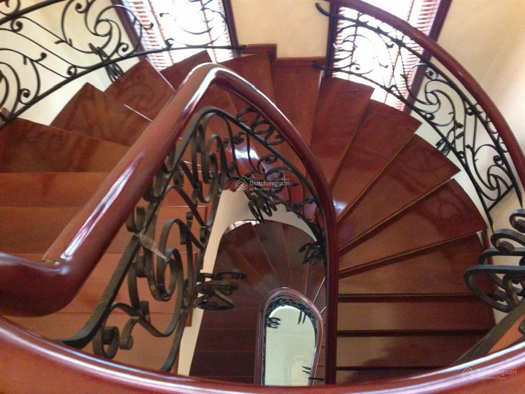 Bán biệt thự siêu đẹp đường quốc hương, thảo điền, q2  dt 7 x 20  kc 3 tầng  giá 40 tỷ.