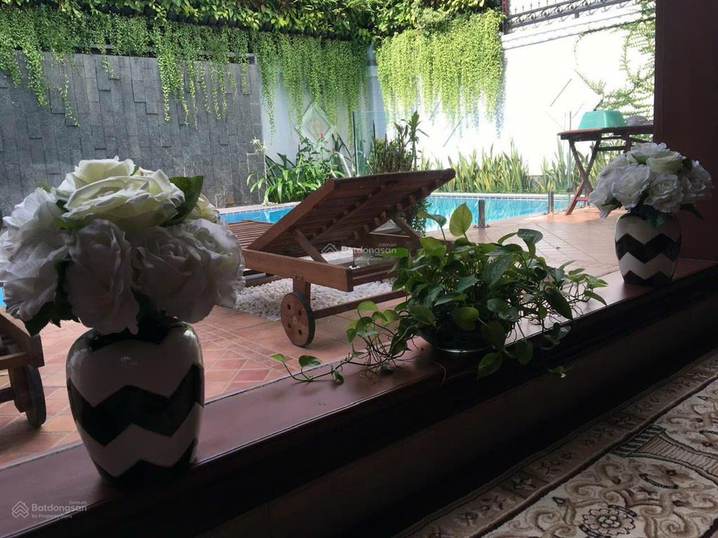 Bán biệt thự siêu đẹp đường quốc hương, thảo điền, q2  dt 7 x 20  kc 3 tầng  giá 40 tỷ.