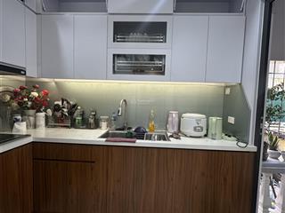 Tập thể nguyễn chí thanh ,lô góc 3 thoáng.khu dân trí cao.gần nhiều trường đại học.đường ô tô tranh