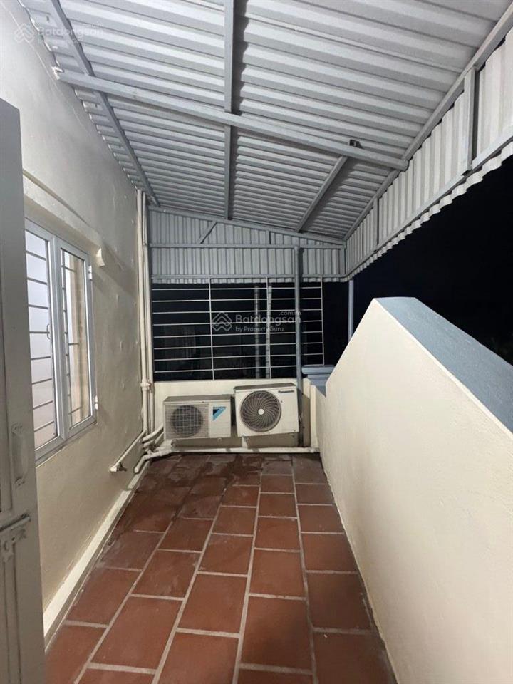 Bán nhà 3 tầng đẹp ở ngay tại gia lâm chỉ hơn 4tỉkhu vực phát triển nhanh đông đúc3 phòng ngủ