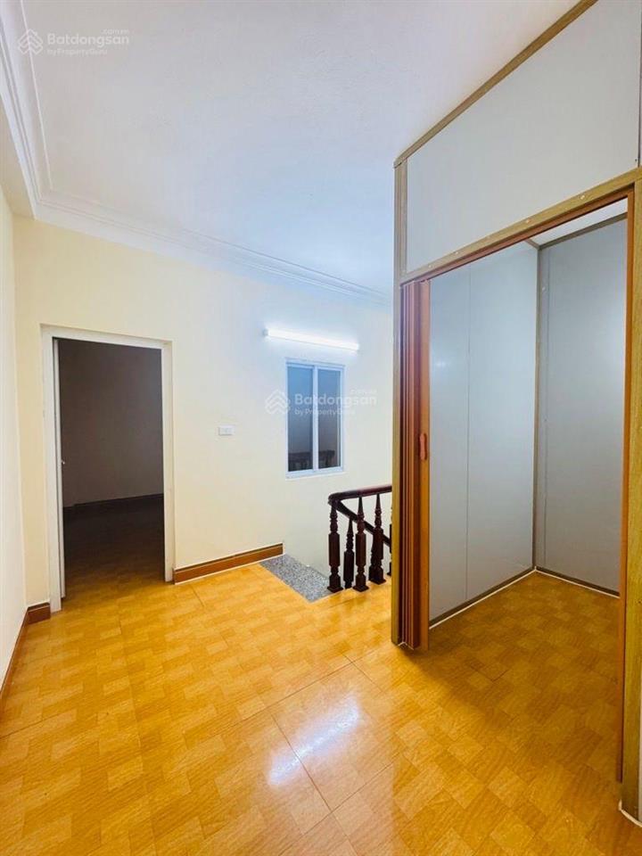 Bán nhà 3 tầng đẹp ở ngay tại gia lâm chỉ hơn 4tỉkhu vực phát triển nhanh đông đúc3 phòng ngủ