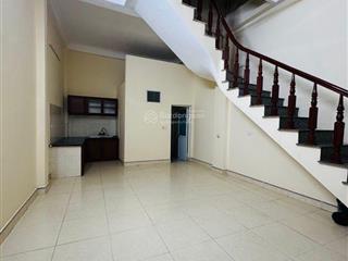 Bán nhà 3 tầng đẹp ở ngay tại gia lâm chỉ hơn 4tỉkhu vực phát triển nhanh đông đúc3 phòng ngủ