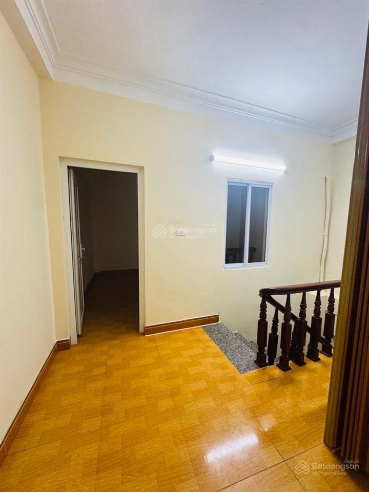 Bán nhà 3 tầng đẹp ở ngay tại gia lâm chỉ hơn 4tỉkhu vực phát triển nhanh đông đúc3 phòng ngủ