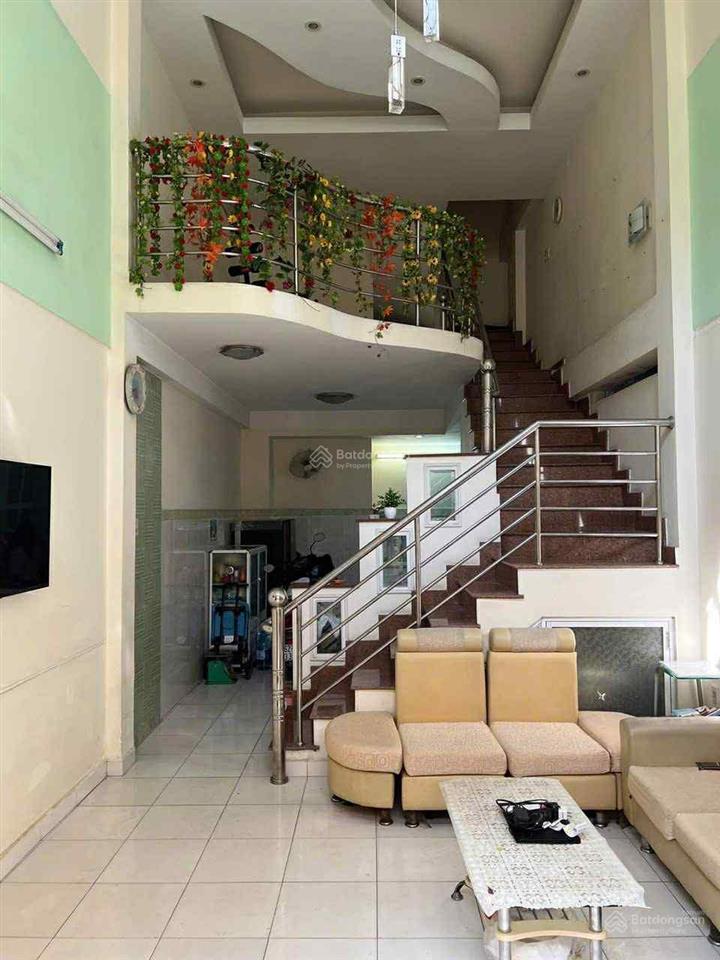 Nhà bán khu trung tâm, góc đường cách mạng tháng 8  nguyễn đình chiểu quận 3.