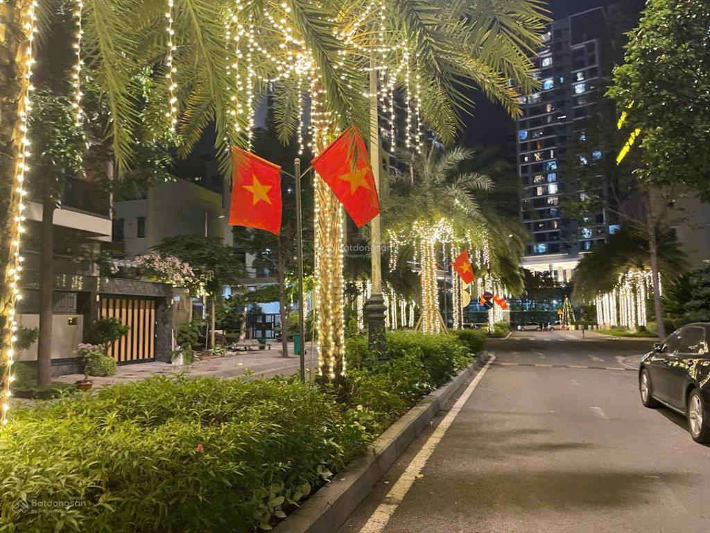 Cần bán nhanh đất nền nhà phố 140m2 đường 18m trục chính sài gòn mystery đảo kim cương q2