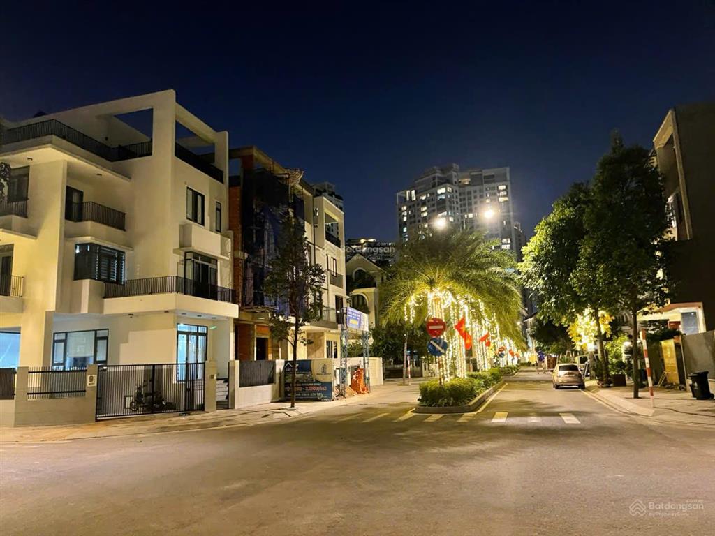 Cần bán nhanh đất nền nhà phố 140m2 đường 18m trục chính sài gòn mystery đảo kim cương q2