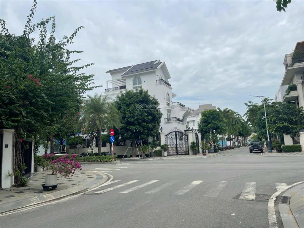 Bán nhanh nhà phố mới hoàn thiện full nội thất 126m2(7x18m) đường 12m thông khu kdc sài gòn mystery