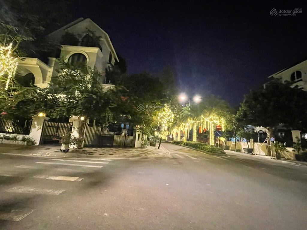 Bán nhanh nhà phố mới hoàn thiện full nội thất 126m2(7x18m) đường 12m thông khu kdc sài gòn mystery