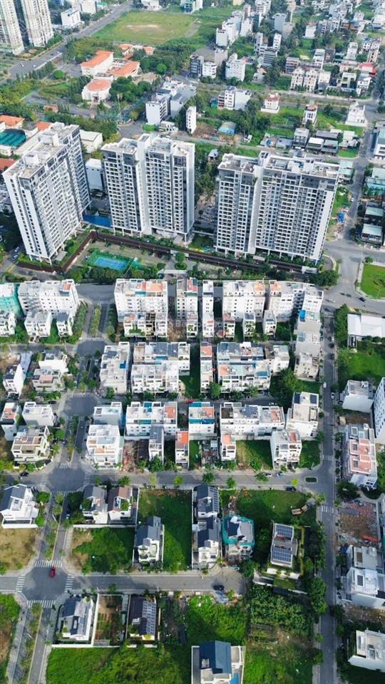 Bán nhanh nhà phố mới hoàn thiện full nội thất 126m2(7x18m) đường 12m thông khu kdc sài gòn mystery