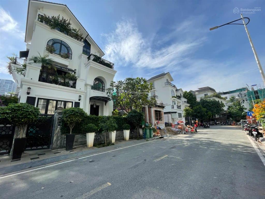 Bán nhanh nhà phố mới hoàn thiện full nội thất 126m2(7x18m) đường 12m thông khu kdc sài gòn mystery