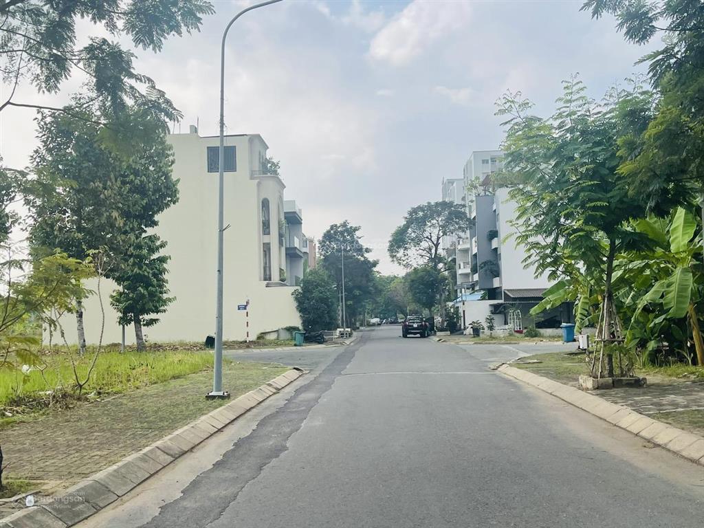 Tôi cần bán nền góc 2 mặt tiền đường rộng 16m kdc nam phan chỉ 16.5 tỉ cách the global chỉ 900m