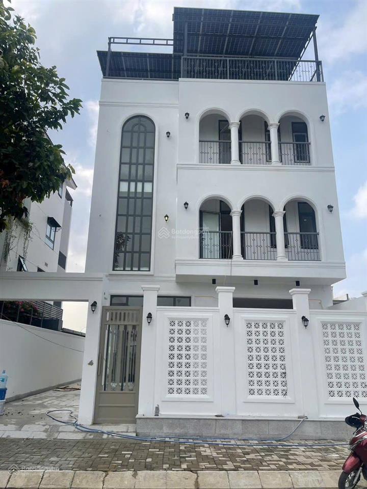 Tôi cần bán nền góc 2 mặt tiền đường rộng 16m kdc nam phan chỉ 16.5 tỉ cách the global chỉ 900m