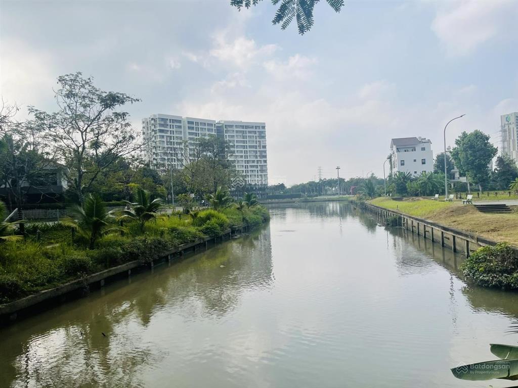 Tôi cần bán nền góc 2 mặt tiền đường rộng 16m kdc nam phan chỉ 16.5 tỉ cách the global chỉ 900m