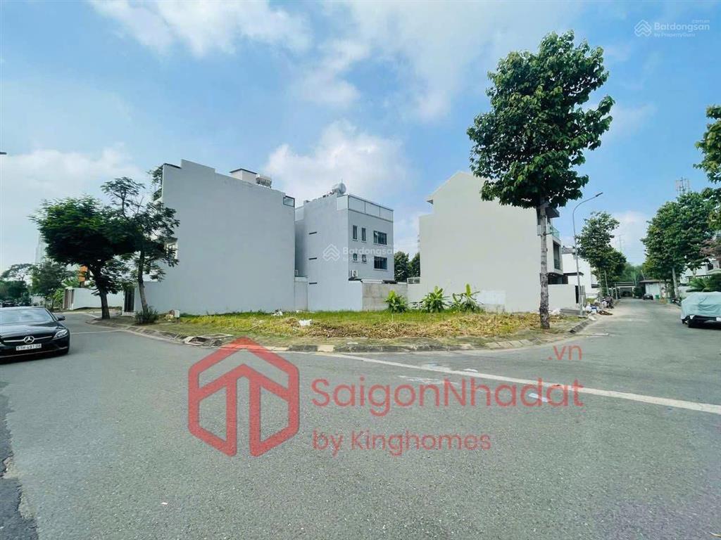 Tôi cần bán nền góc 2 mặt tiền đường rộng 16m kdc nam phan chỉ 16.5 tỉ cách the global chỉ 900m