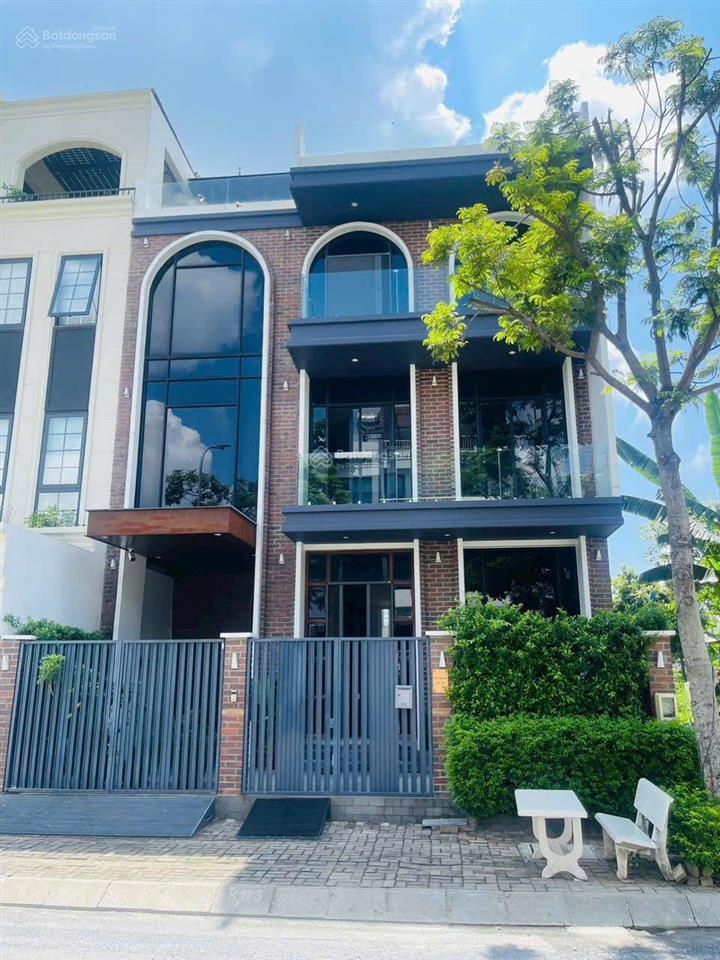 Tôi cần bán nền góc 2 mặt tiền đường rộng 16m kdc nam phan chỉ 16.5 tỉ cách the global chỉ 900m