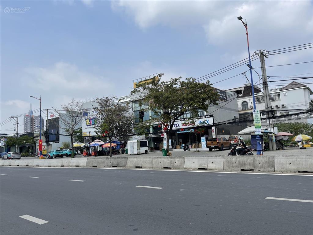 Cần bán gấp trước tết lô đất 100m2(5x20) đối diện công viên, sổ riêng cá nhân chỉ 18.1 tỉ