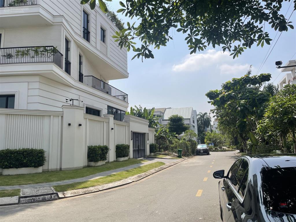 Cần bán gấp trước tết lô đất 100m2(5x20) đối diện công viên, sổ riêng cá nhân chỉ 18.1 tỉ