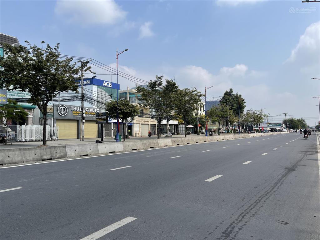 Cần bán gấp trước tết lô đất 100m2(5x20) đối diện công viên, sổ riêng cá nhân chỉ 18.1 tỉ