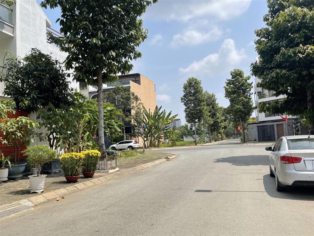 Chính chủ bán nhanh lô đất 216m2(9x24) kdc nam phan kikyo sổ riêng, giá rẻ nhất thị trường 18.6 tỉ