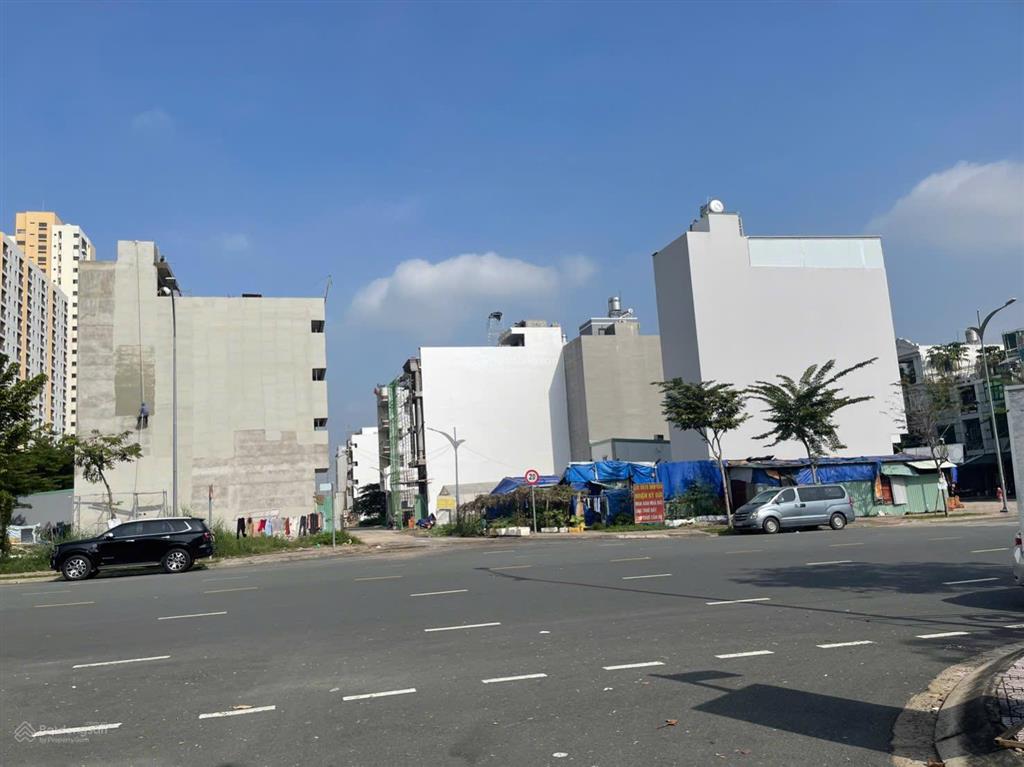 Cần bán lô góc 2 mặt tiền đường, đối diện công viên dt 87.5m2 sổ cá nhân chỉ 19 tỉ