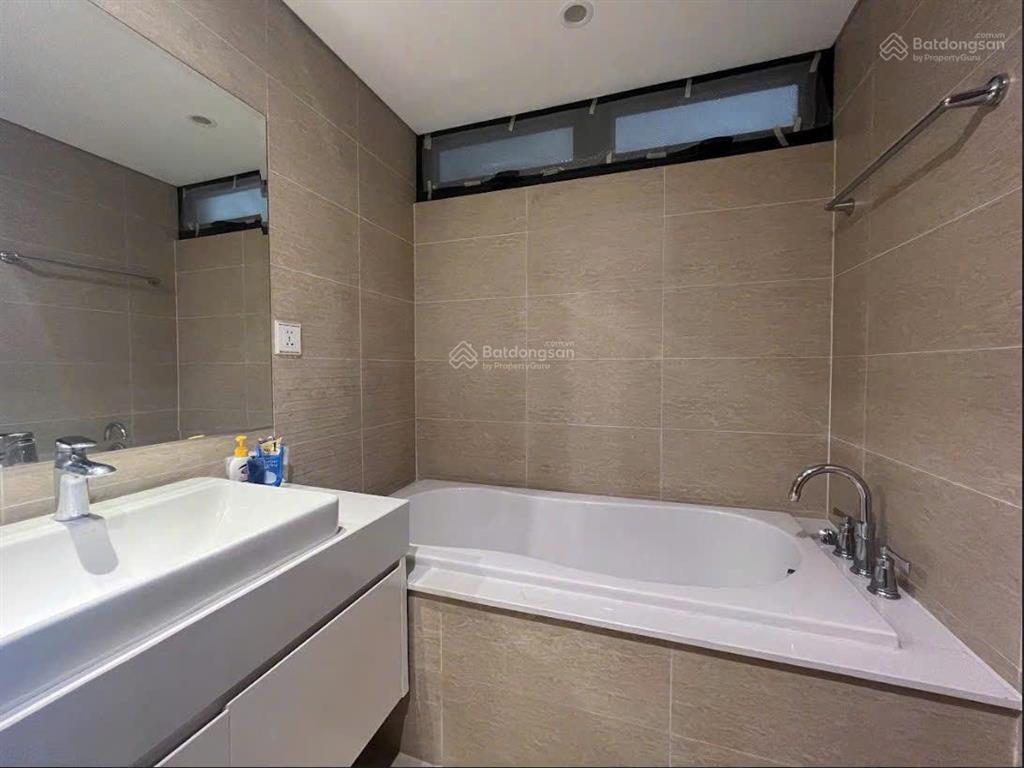 Chủ nhà gửi bán căn hộ chung cư cao cấp discovery 302 cầu giấy, có slot xe.  0818 340 ***
