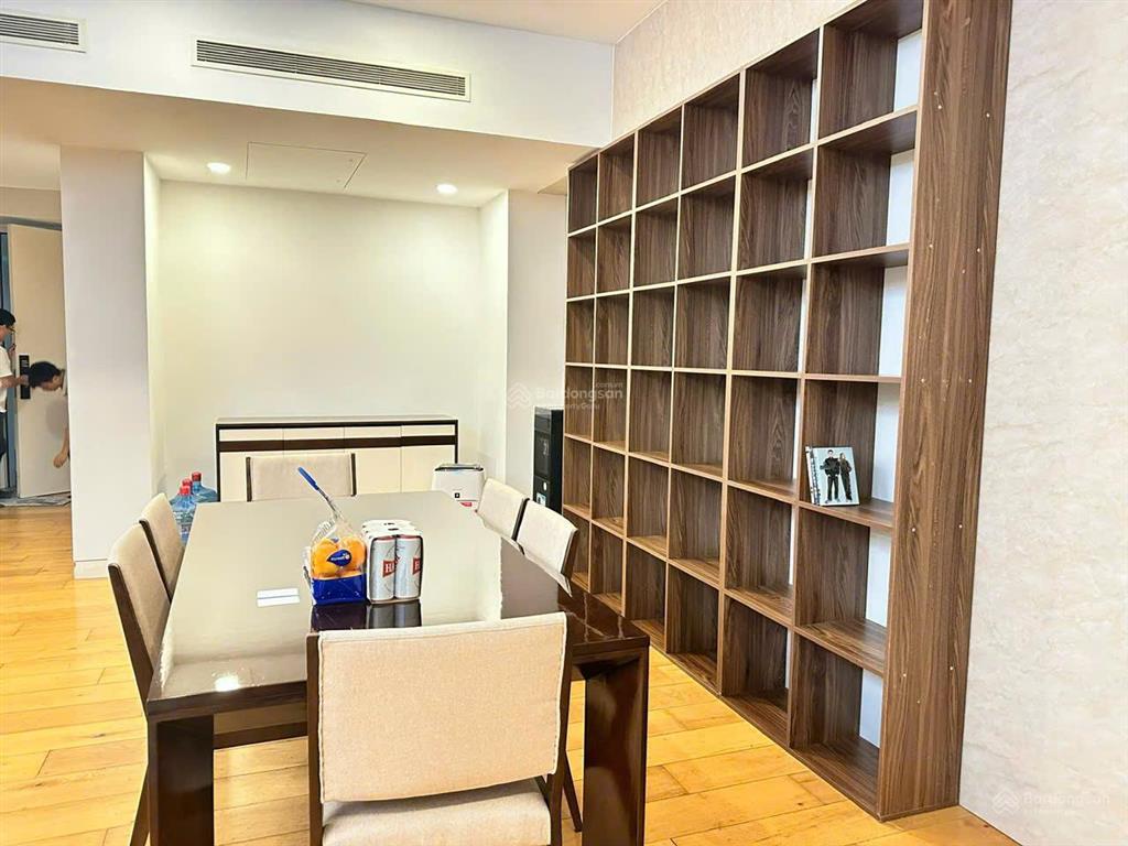 Bán căn hộ 210m2 4pn3vs chung cư cc indochina plaza xuân thủy, sổ sẵn, có slot xe.  0818 340 ***
