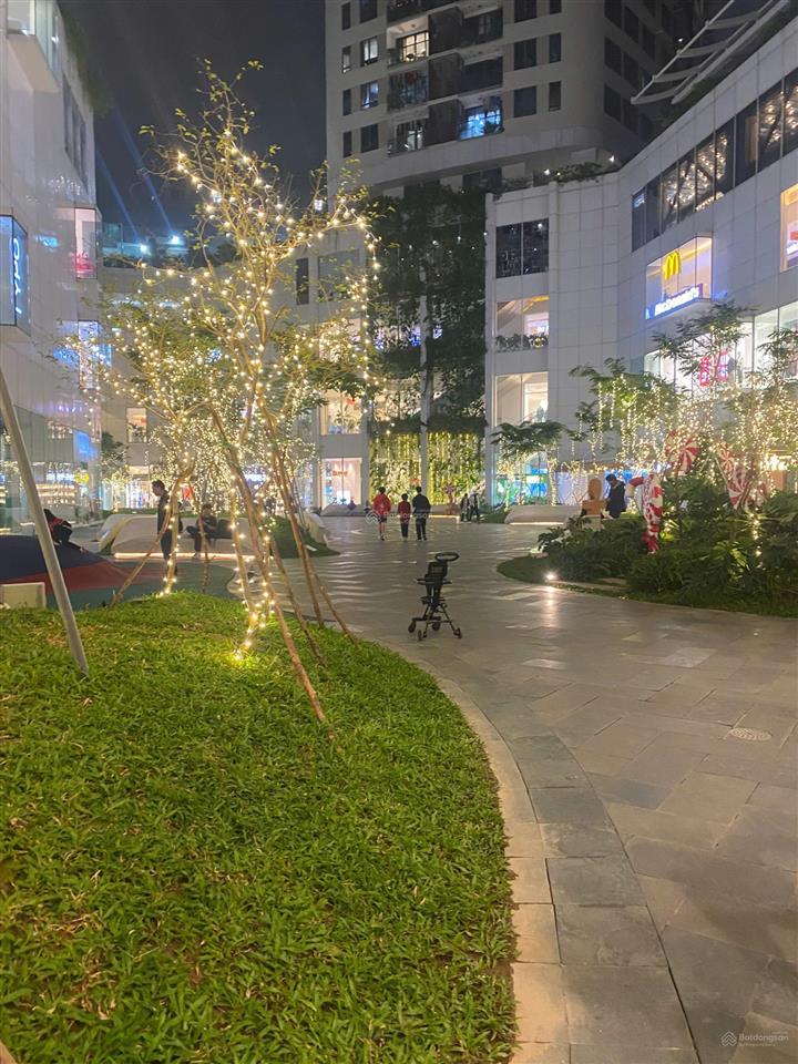 Bán căn hộ 210m2 4pn3vs chung cư cc indochina plaza xuân thủy, sổ sẵn, có slot xe.  0818 340 ***