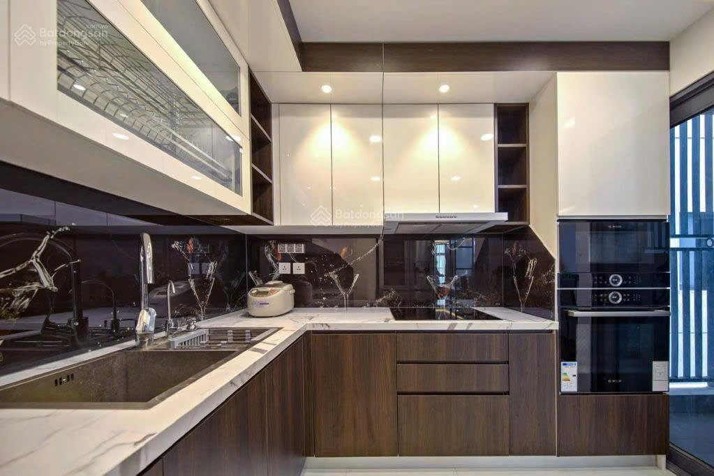 Cho thuê căn hộ chung cư cao cấp discovery complex, có slot xe ô tô. từ cơ bản đến đầy đủ nội thất