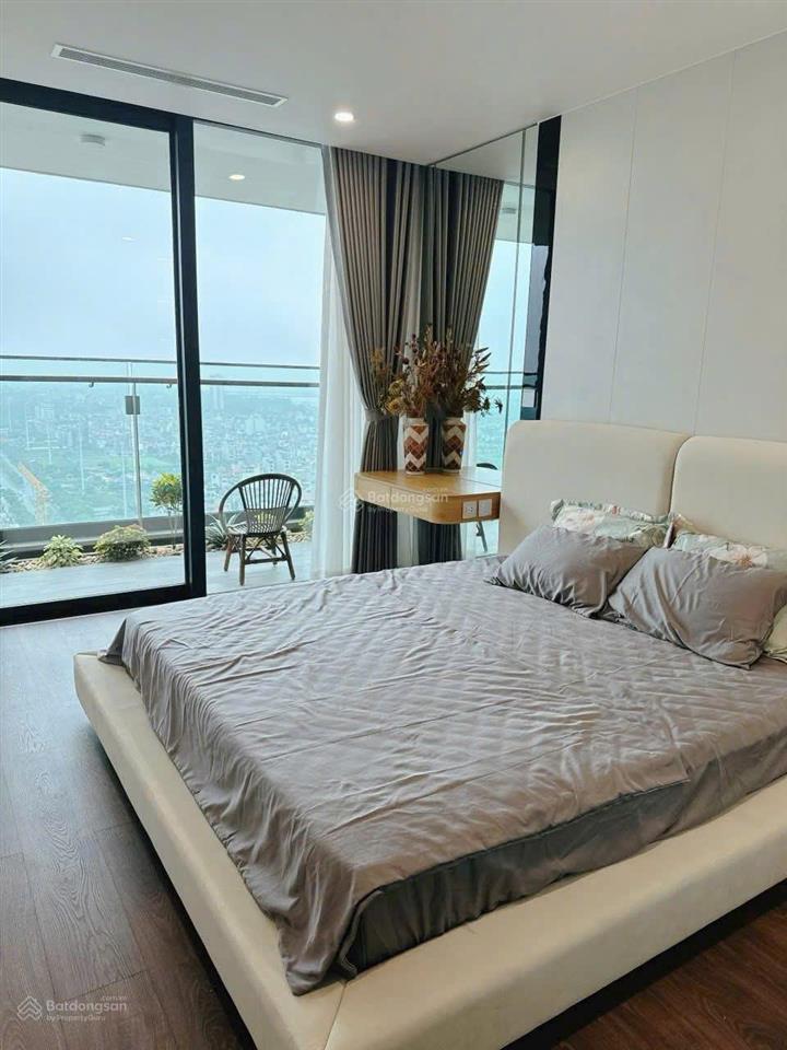 Cho thuê căn hộ chung cư cao cấp discovery complex, có slot xe ô tô. từ cơ bản đến đầy đủ nội thất