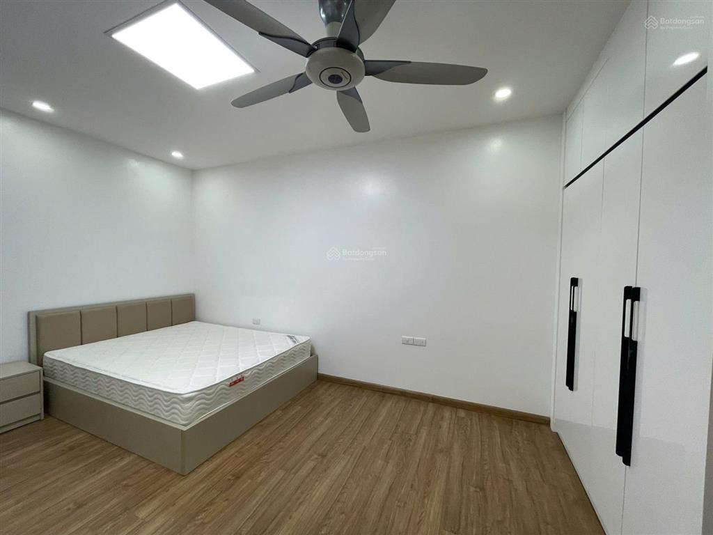 Cho thuê căn hộ 135m2, có slot xe, giá tốt chung cư iris garden  30 trần hữu dực,  0818 340 ***