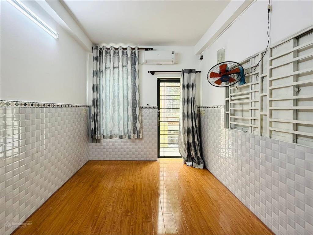 Hxh nguyễn đình chiểu, quận 3  hẻm kinh doanh  1 trục 20m ra mặt tiền  37m2  5 tầng  5pn