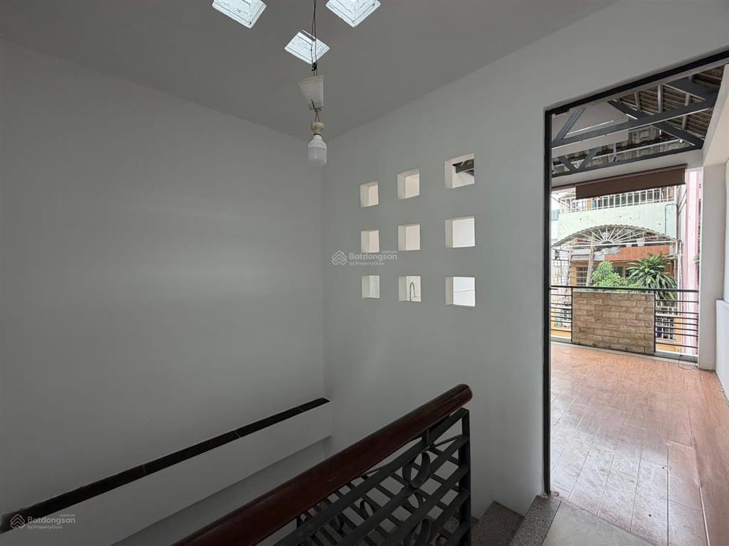 Hxh nguyễn đình chiểu, quận 3  hẻm kinh doanh  1 trục 20m ra mặt tiền  37m2  5 tầng  5pn