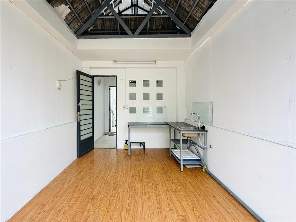 Hxh nguyễn đình chiểu, quận 3  hẻm kinh doanh  1 trục 20m ra mặt tiền  37m2  5 tầng  5pn