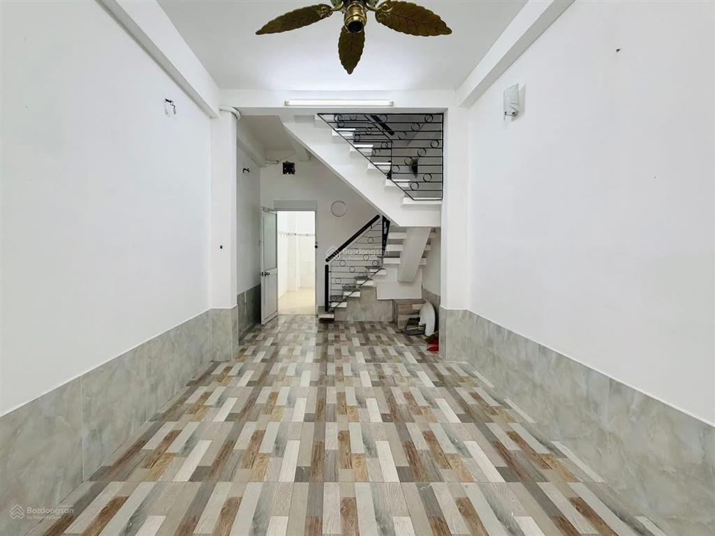 Hxh nguyễn đình chiểu, quận 3  hẻm kinh doanh  1 trục 20m ra mặt tiền  37m2  5 tầng  5pn